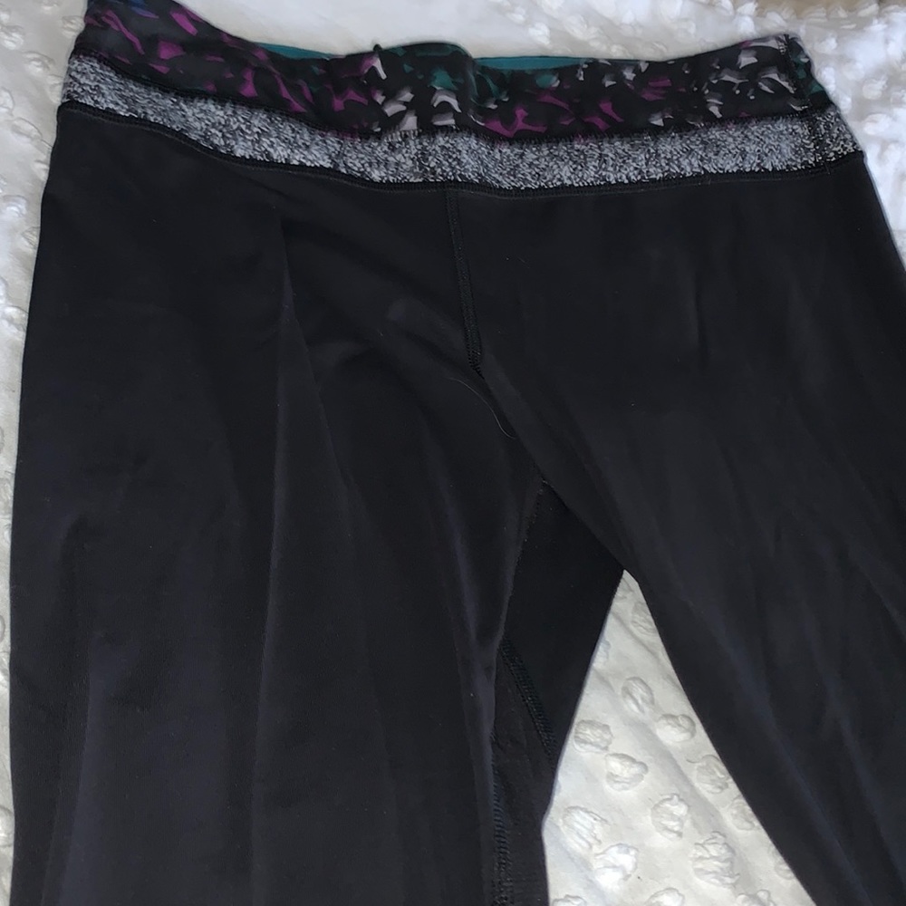 Black LuLuLemon cropped leggings